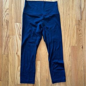 Lululemon sz 6 Align Crop 21" True Navy, good pre owned condition